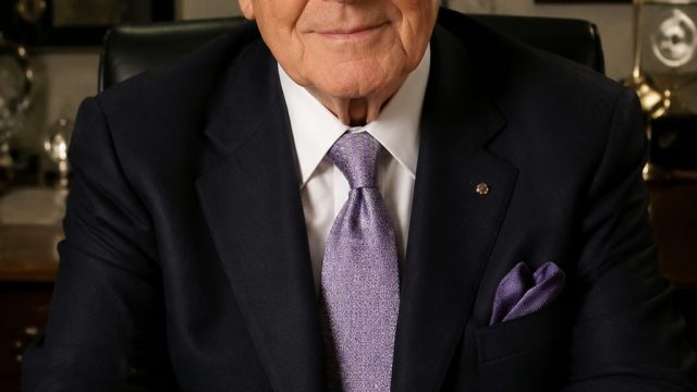 Music Industry Icon Clive Davis Passes Away at 94: A Legacy Remembered