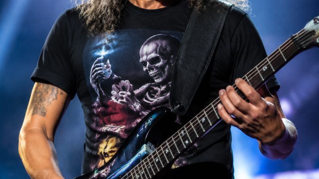 Kirk Hammett's Controversial T-Shirt: A Divisive Statement at Concert